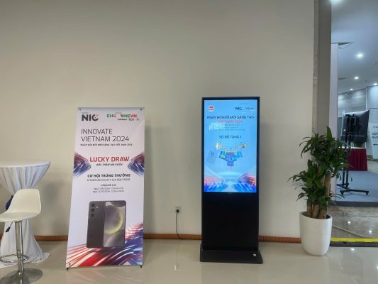 cho thuê standee điện tử